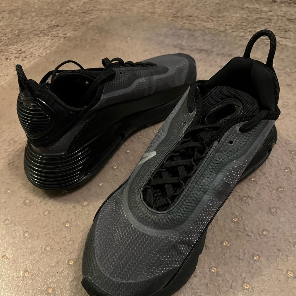 Nike Men's Black and Gray Sneakers